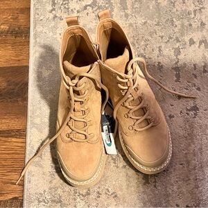 Universal Thread Light Brown Lace-Up Ankle Boots